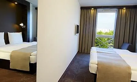 فندق Berlin-dreilinden 3*