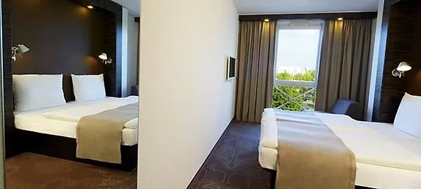 فندق Berlin-dreilinden 3*